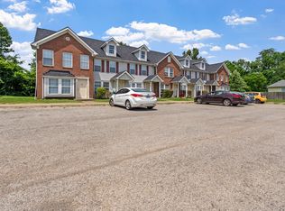 10401 Hillpark Dr, Louisville, KY 40229