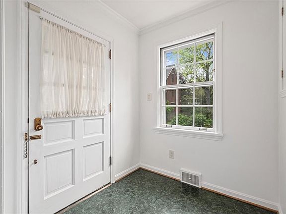 3rd image of 6923 Rosewood St