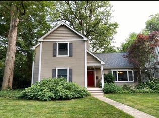 210 Woodward Ave, Geneva, IL