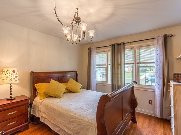 2nd image of 4 Stanford Dr APT 1A