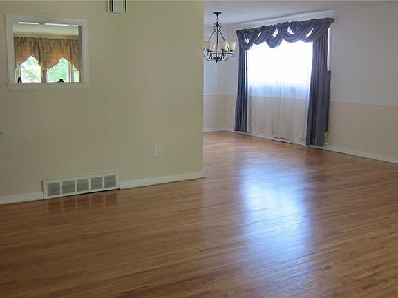 3rd image of 296 Cottonwood Dr