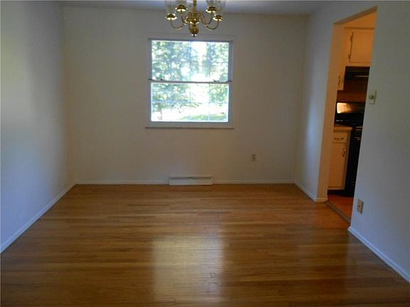 4th image of 399 Winfred Manor Dr