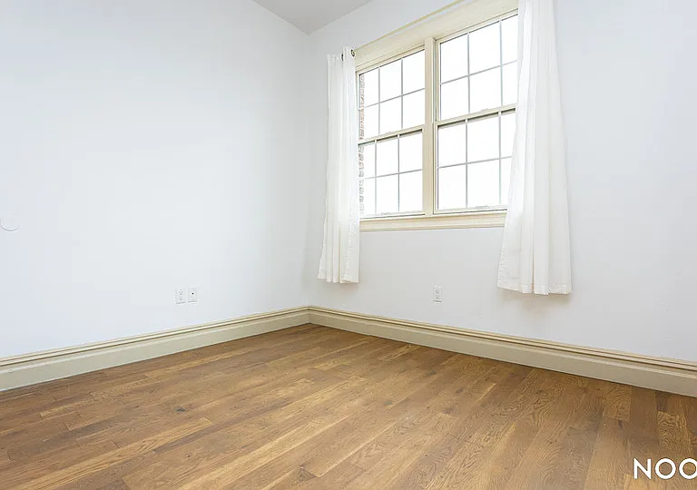 1355 Myrtle Ave #4R — Photo 6