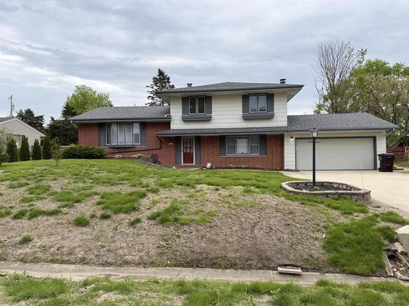 13705 W Old Oak LANE, New Berlin, WI 53151