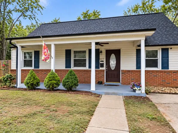 107 Jenkins Ct, Manassas Park, VA 20111