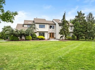 3 Woodview Dr, Belle Mead, NJ 08502