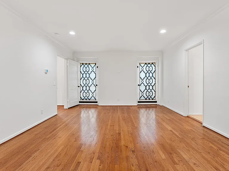11053 Strathmore Dr — Photo 33