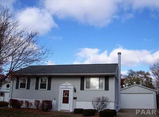 1840 Victoria Dr, Pekin, IL 61554