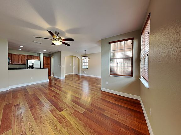 5th image of 221 Las Brisas Cir