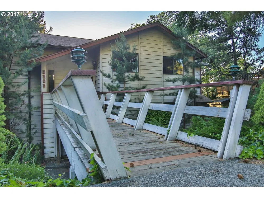 2202 Hamilton St photo 1