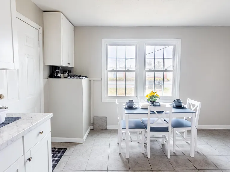 612 W Buena Vista Ave — Photo 4