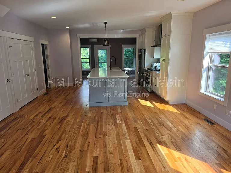 156 Bradley St — Photo 3