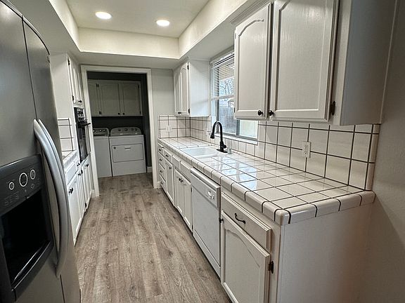 4th image of 5077 W Menlo Ave