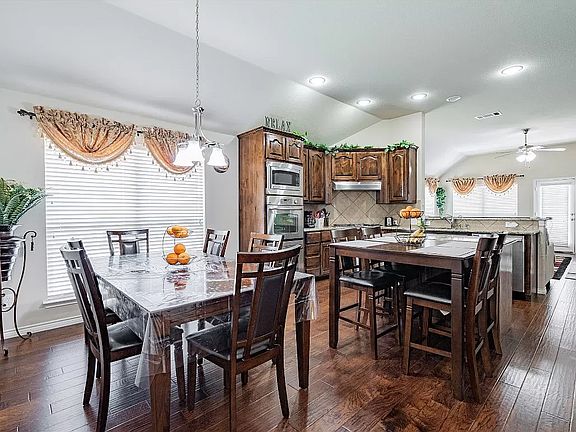 5th image of 1101 Kerrville Way