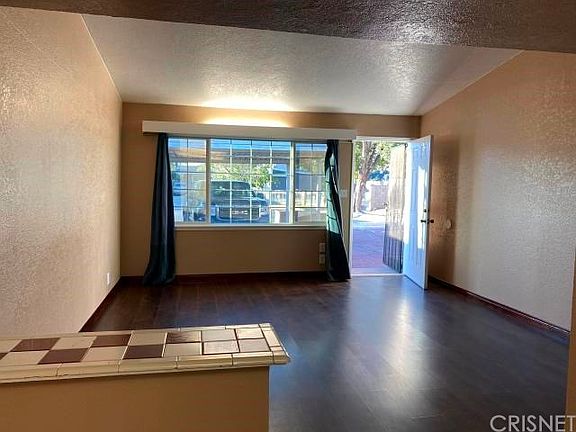 4th image of 1004 W Avenue H5