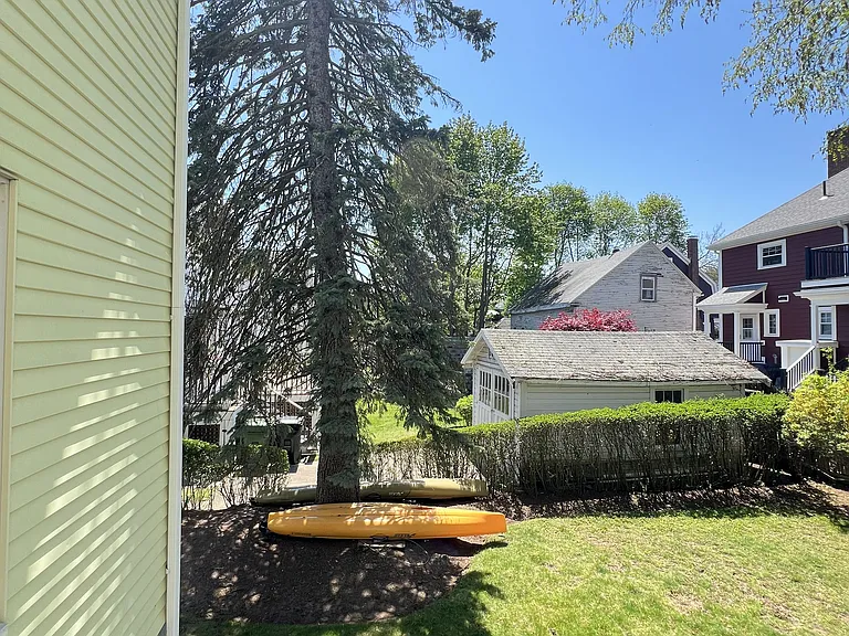 68 Winsor Ave — Photo 35