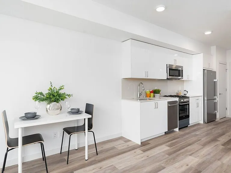 Felix Flats — Photo 19