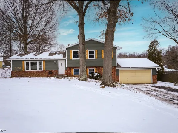 2695 Berkshire Cir, Akron, OH 44333