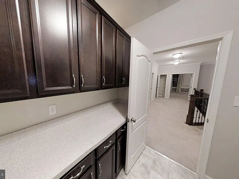 141 Coachman Cir — Photo 32