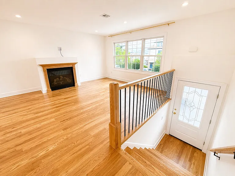 370 Semel Ave #A — Photo 5