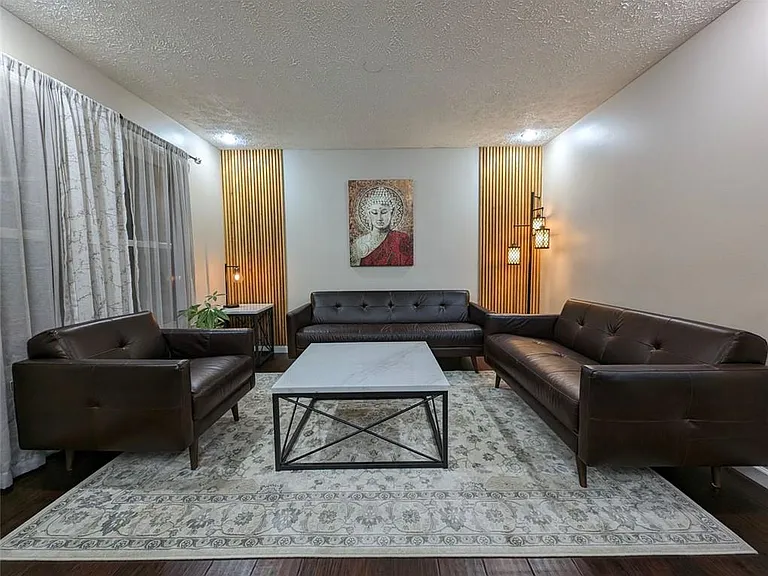 1303 Colony Dr — Photo 8