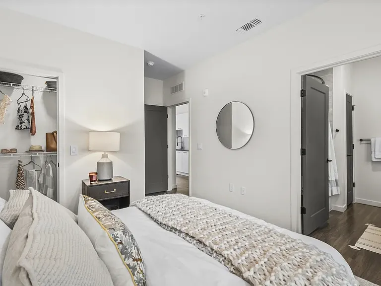 Azalea Luxury Apartments — Photo 19