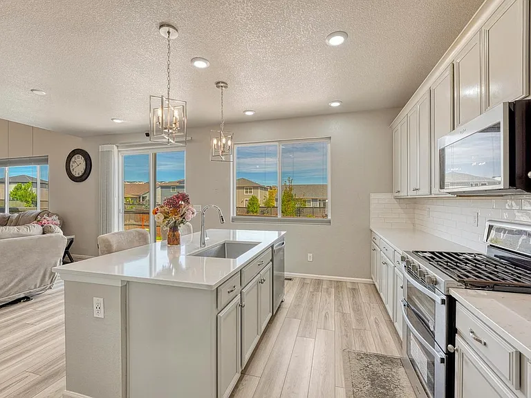 18205 Marsh Wren Ave — Photo 9