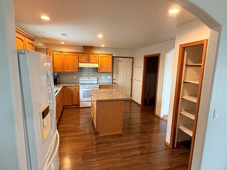 4304 Jasper St — Photo 7