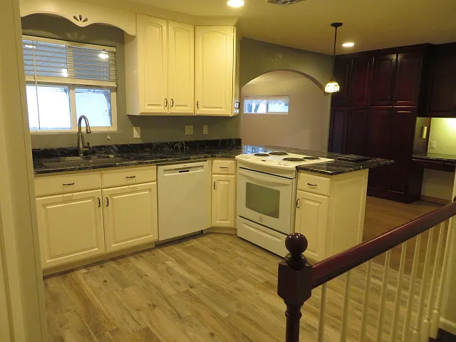 499 Capri Cir — Photo 8