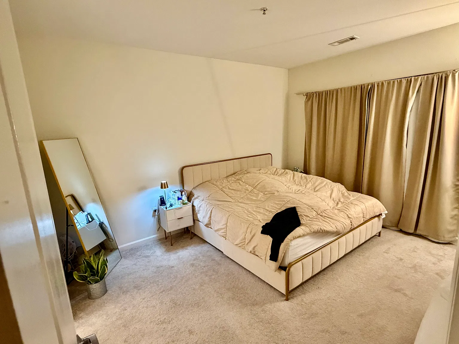 2 bed, 1100 sqft, $2,854 — Photo 4