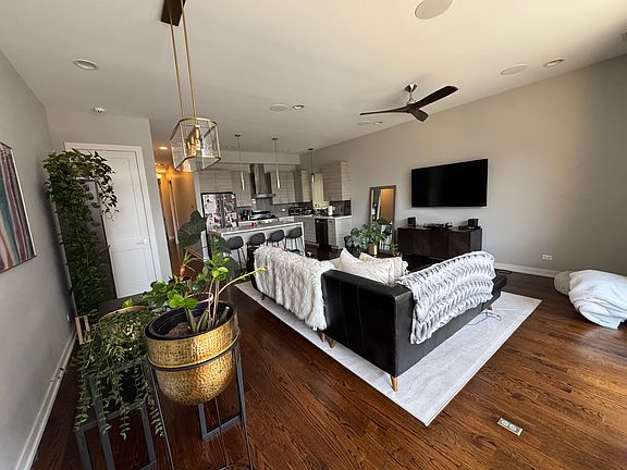 3rd image of 2503 N Milwaukee Ave APT 3S