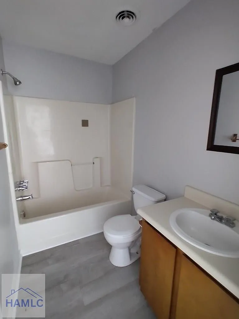2 bed, 1.0 bath, 840 sqft, $950 — Photo 2