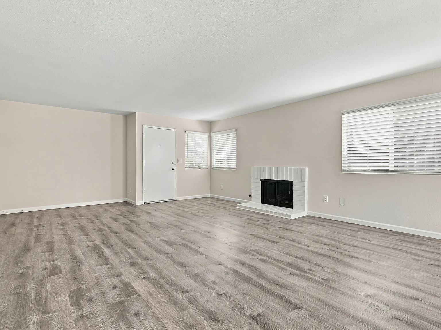 3 bed, 1442 sqft, $3,900 — Photo 2