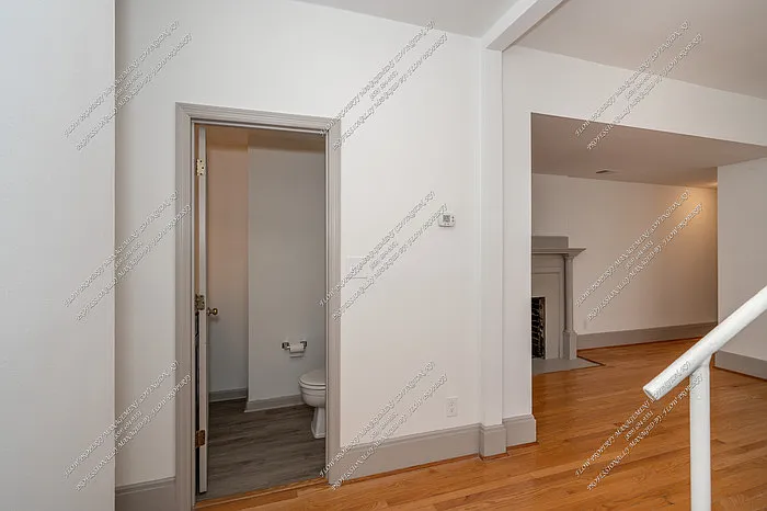 211 W 9th St #5 — Photo 16