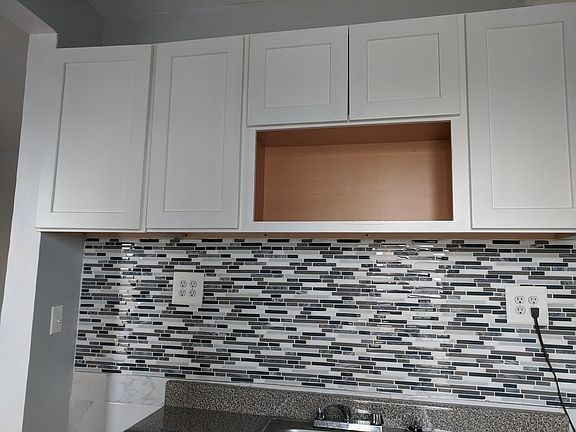3rd image of 626 Trinity Ave #1E