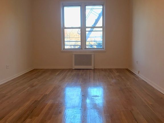4th image of 189-14 Crocheron Ave #408A
