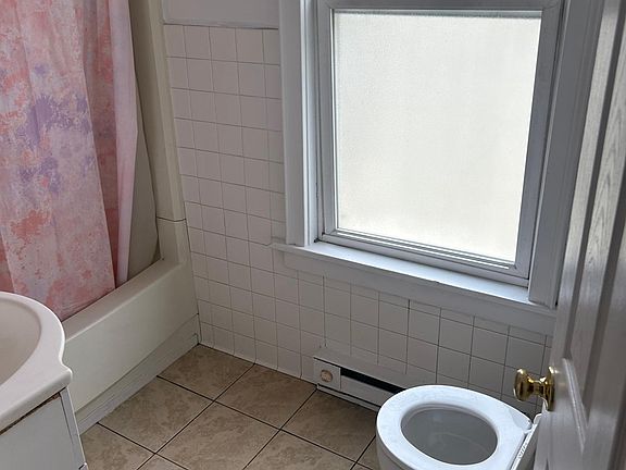 4th image of 93 Hudson Ave #2