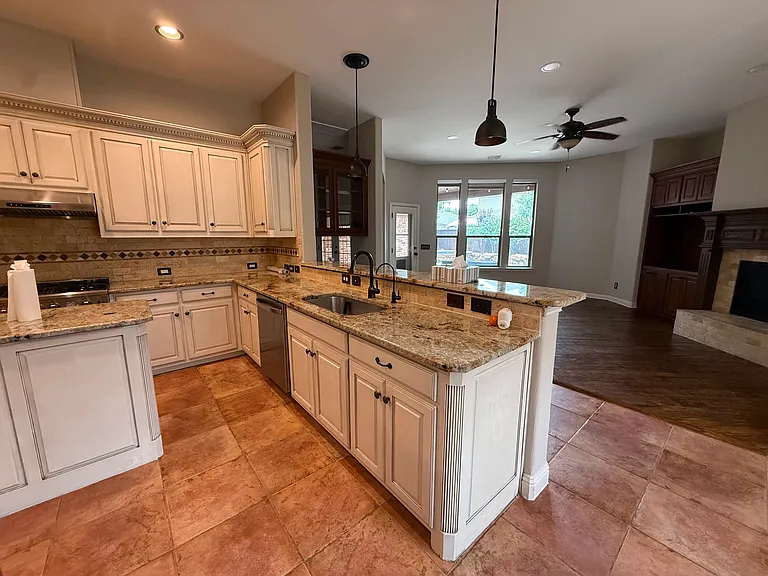 518 Creekside Dr — Photo 10