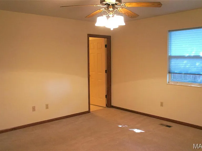 1631 Thunderbird Ln — Photo 15