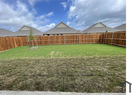 2nd image of 1110 Mahogany Ln
