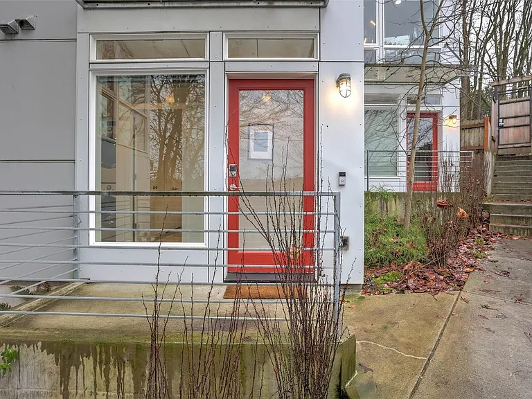 1007 Sturgus Ave S — Photo 16