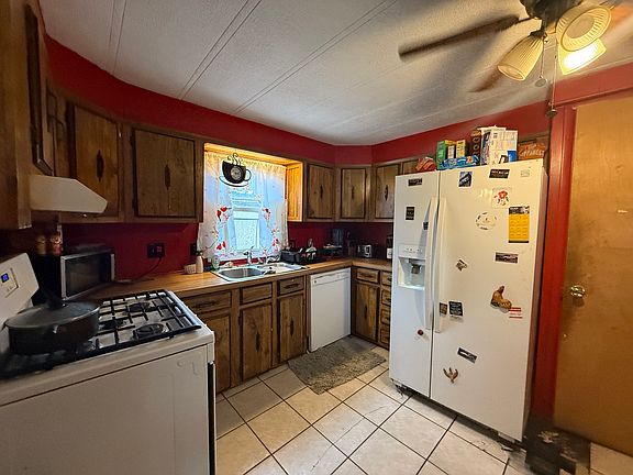 4th image of 227 Blackthorn Rd