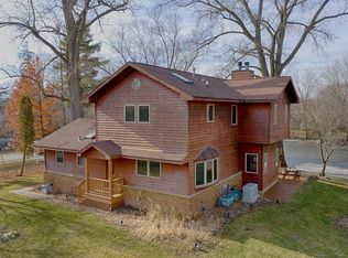 10 Eastwood Ct, Port Barrington, IL