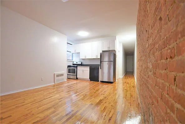 Rented by CITY SKYLINE REALTY INC | media 10