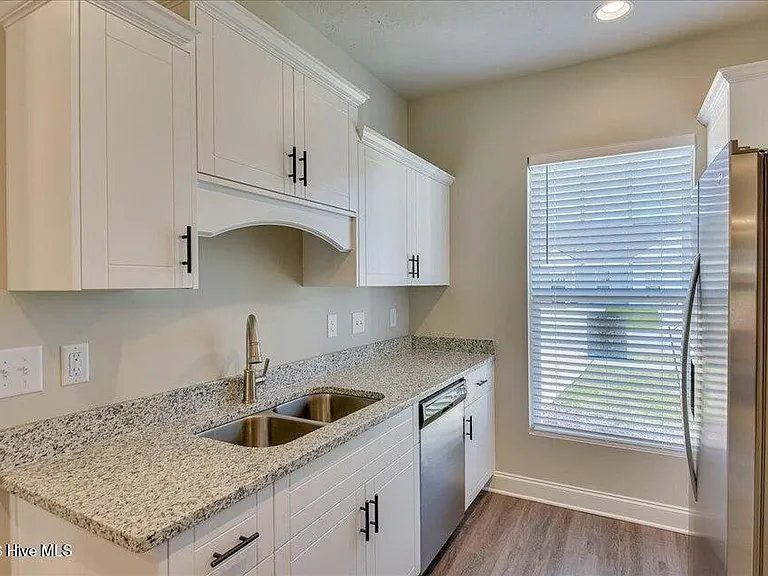 544 Hardy Point — Photo 11