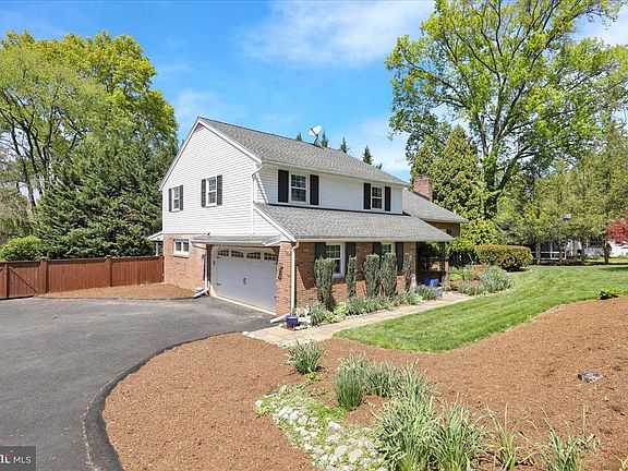 3rd image of 1605 Farr Rd