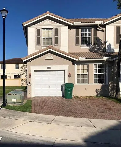 11823 SW 152nd Ct — Photo 1