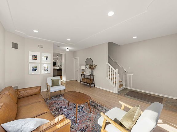 4th image of 1714 N Maplewood Ave