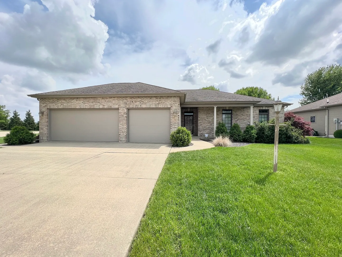 616 Garver Pl photo 1