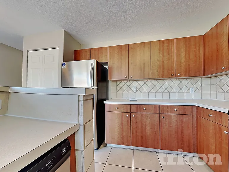 10221 Summerview Cir — Photo 6